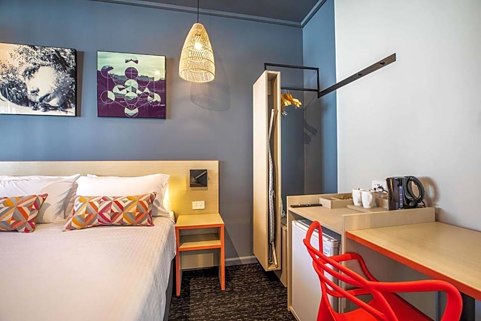 Nightcap at Monash Hotel