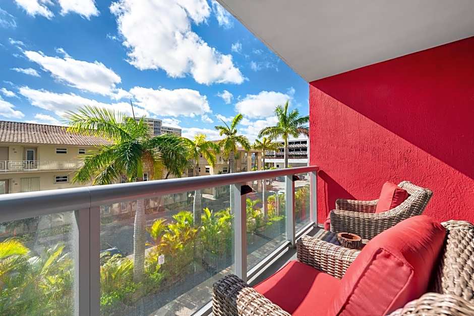 Water View Building With Pool - 5-Min Walk To The Beach - Cozy Studios