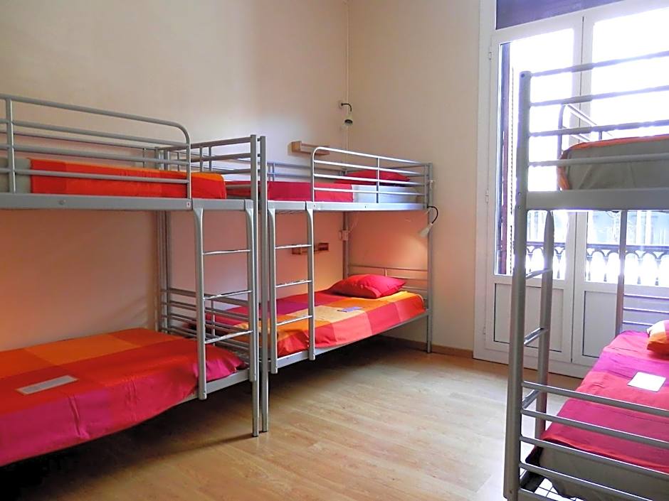 Barcelona Central Garden Hostal