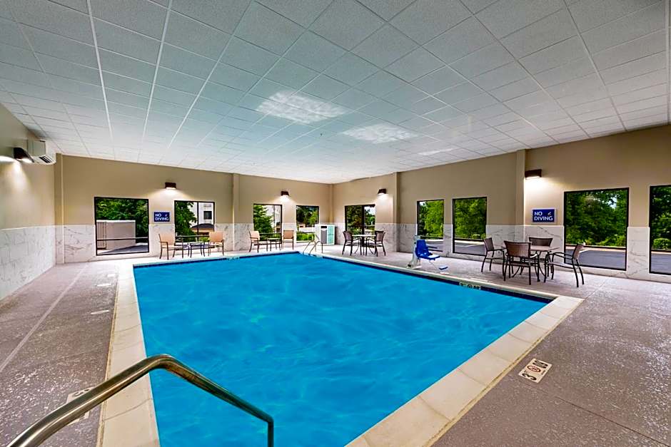 Four Points by Sheraton Charlotte - Lake Norman