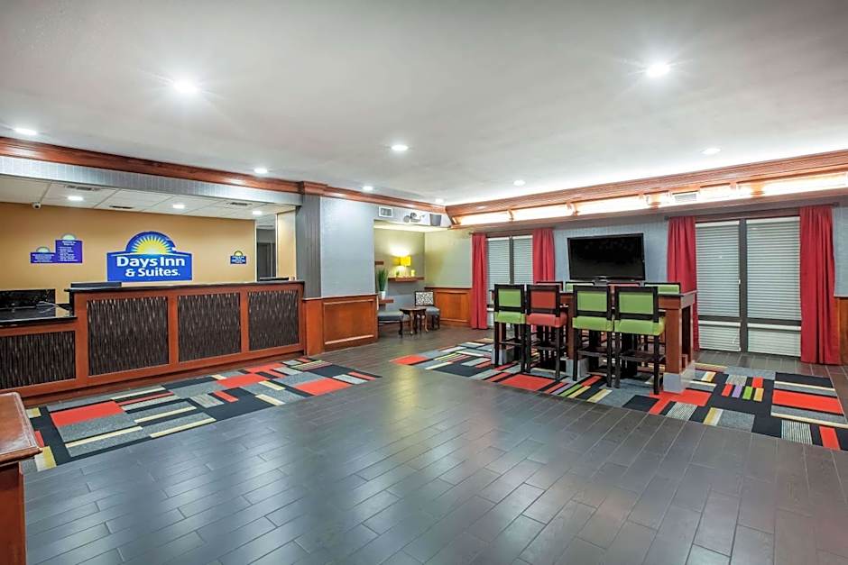 Days Inn & Suites by Wyndham Tyler