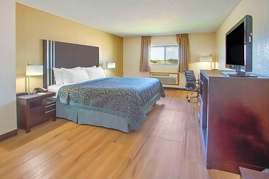 Photo 1 of 3 of 1 King Bed