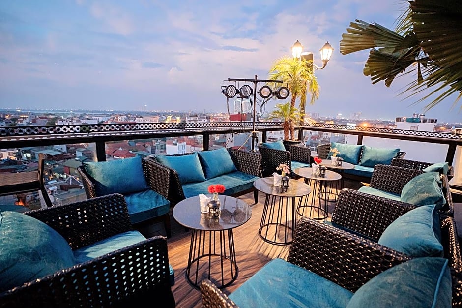 La Mejor Hotel & Sky Bar