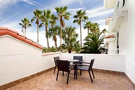 King Suite with Kitchen and Balcony - Non-Smoking