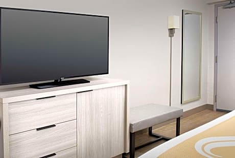 Efficiency Room with King Bed - Non Smoking