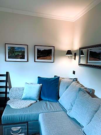 Apartment with Garden View