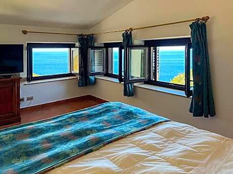 Family Room with Sea View