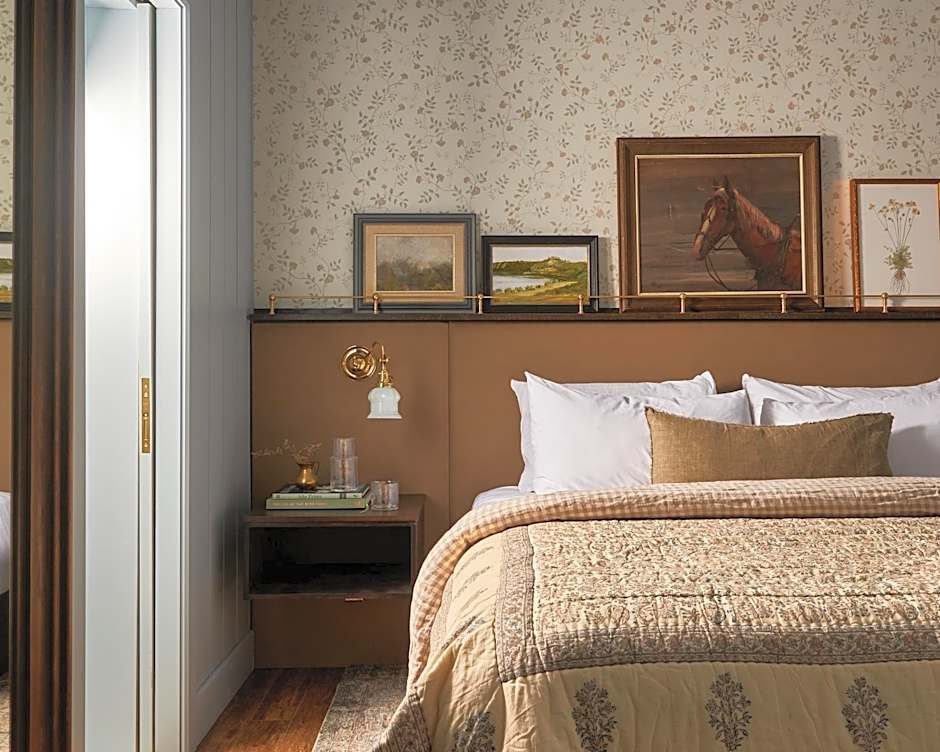 The June Motel, Beaver Valley