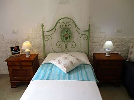 Single Room with Private External Bathroom