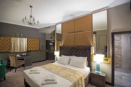 Deluxe King Room