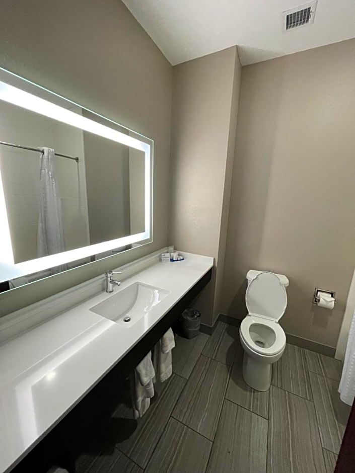 Holiday Inn Express Hotel and Suites Ada, an IHG Hotel
