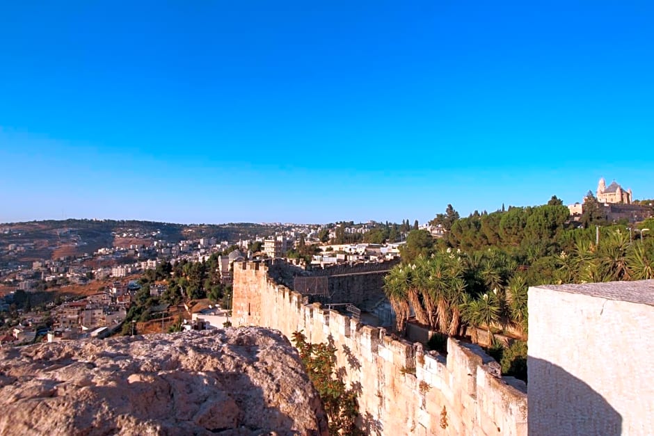 Private Hostel - Best location