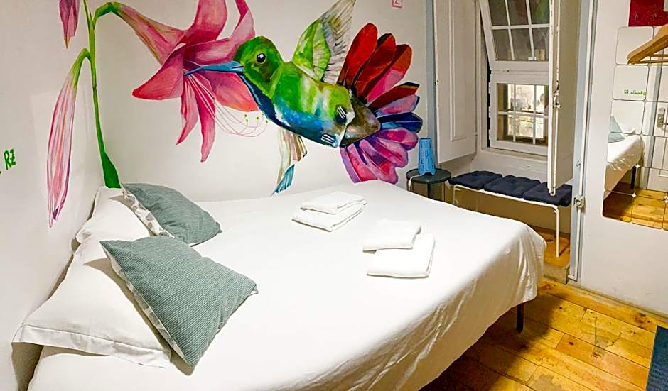 Alface Hall Hostel & Bar