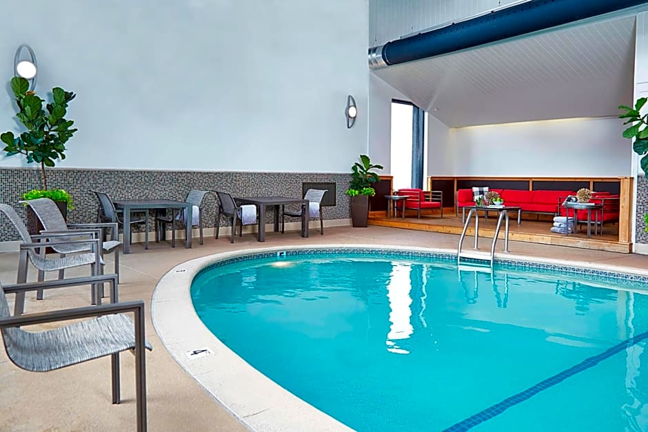 Renaissance by Marriott St. Louis Airport Hotel