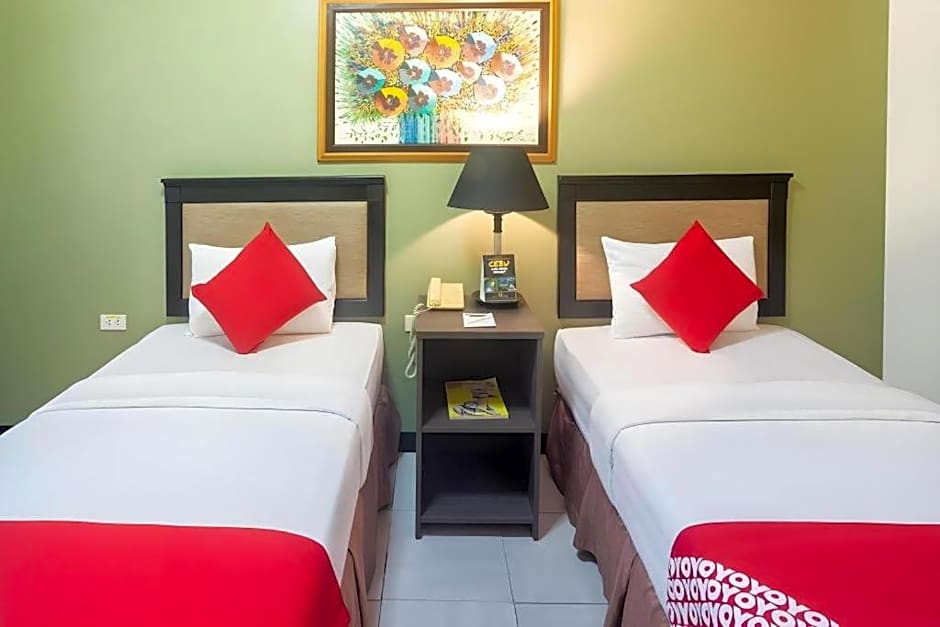 OYO 187 The Maxwell Hotel