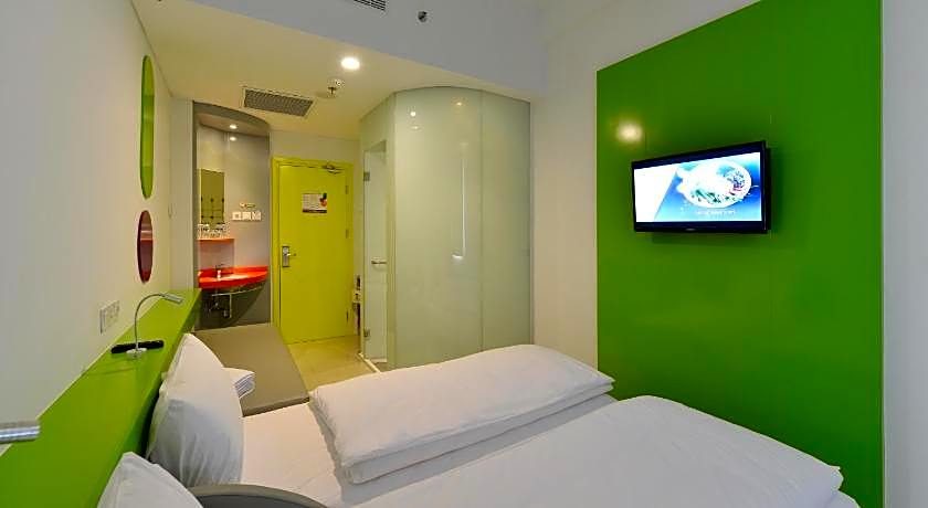 Pop Hotel Diponegoro Surabaya