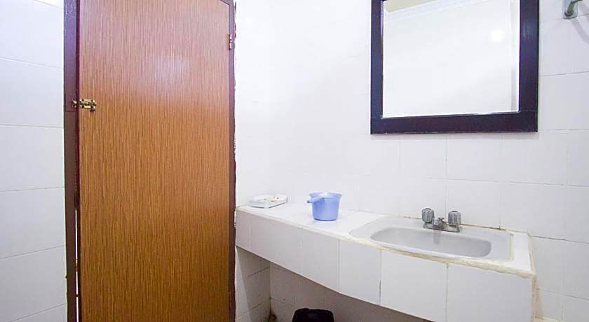 RedDoorz Plus near Pelabuhan Bitung