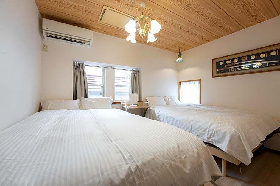 Grand Piano & Shinjuku 5min walk from station