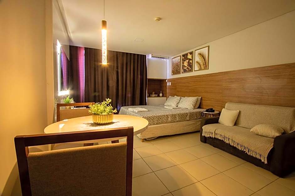 Suíte luxo com tela de cinema no América Towers Studio Residence