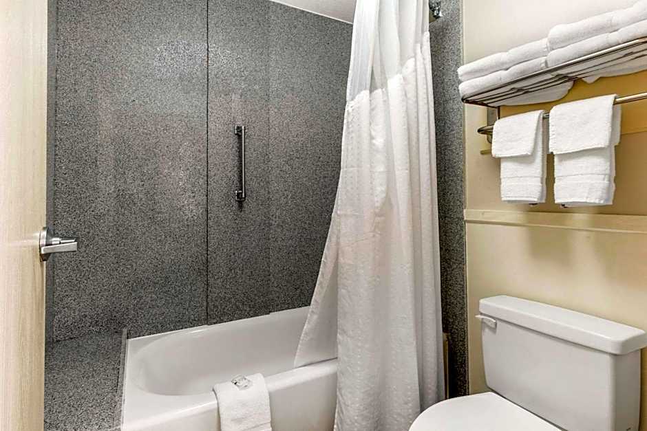 Quality Inn Airport I-240