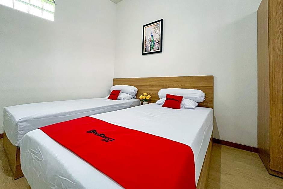 RedDoorz Syariah @ Jl. Candi Kalasan