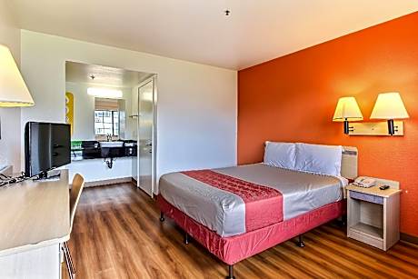 Queen Room with Mini Fridge