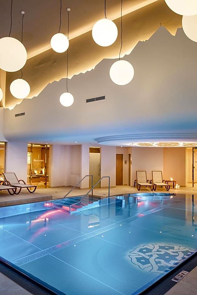 Hotel Norica - Thermenhotels Gastein mit dem Bademantel direkt in die Therme