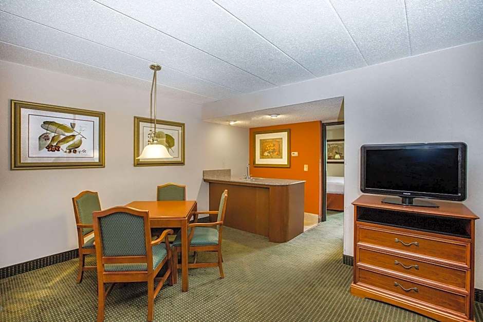 AmericInn by Wyndham Omaha