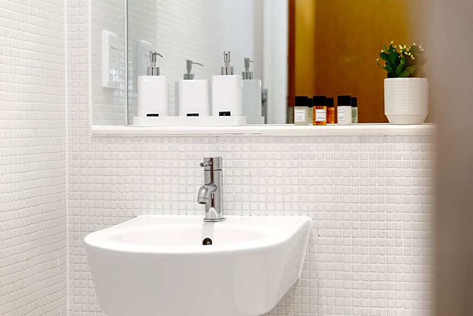 Sublime Lanterns Court One-Bedroom Apartments