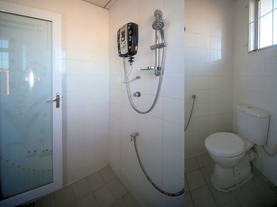 OYO 738 Hotel 81