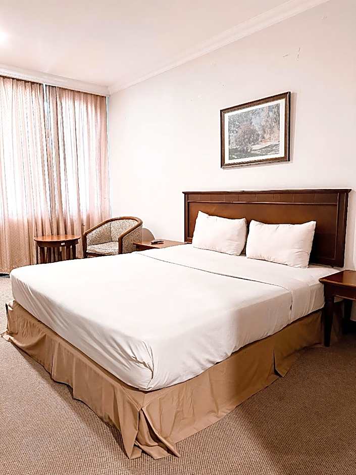 M - Regency Hotel