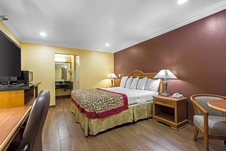Standard King Room - Non-Smoking