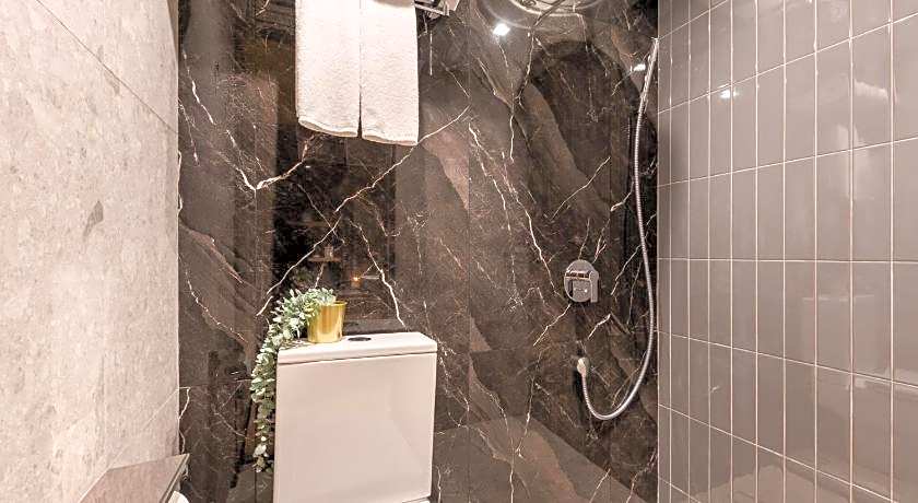 Dash Living on Hollywood