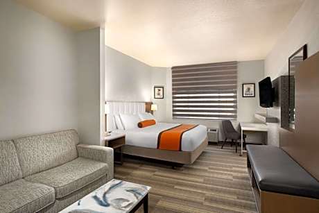 Deluxe King Room - Non-Smoking