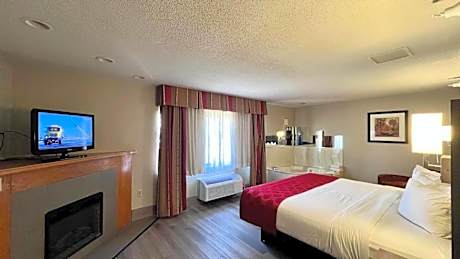 One-Bedroom King Suite with Fireplace and Jetted Tub - Non-Smoking