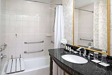 Room, 2 Queen Beds (Mobility Accessible, Tub) (2 Queen Beds)