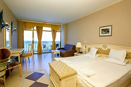 Double Room with Sea View and Balcony