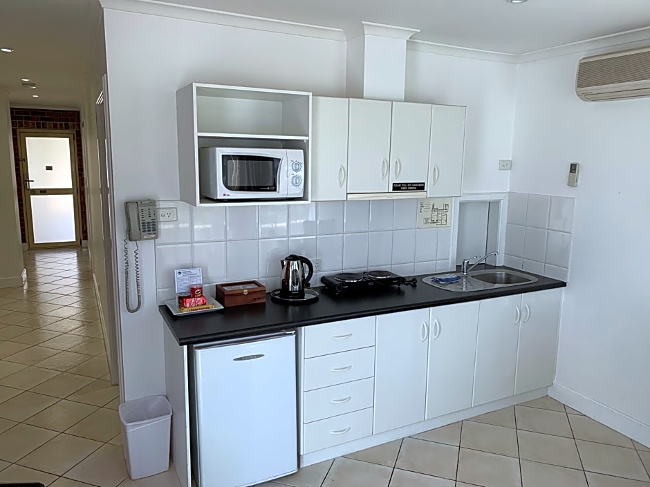 Ensenada Motor Inn and Suites