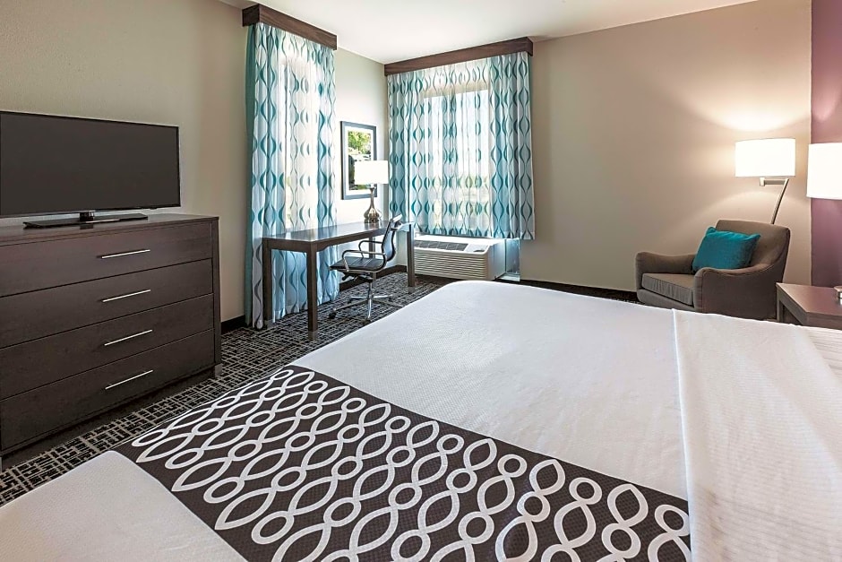 La Quinta Inn & Suites by Wyndham Terre Haute