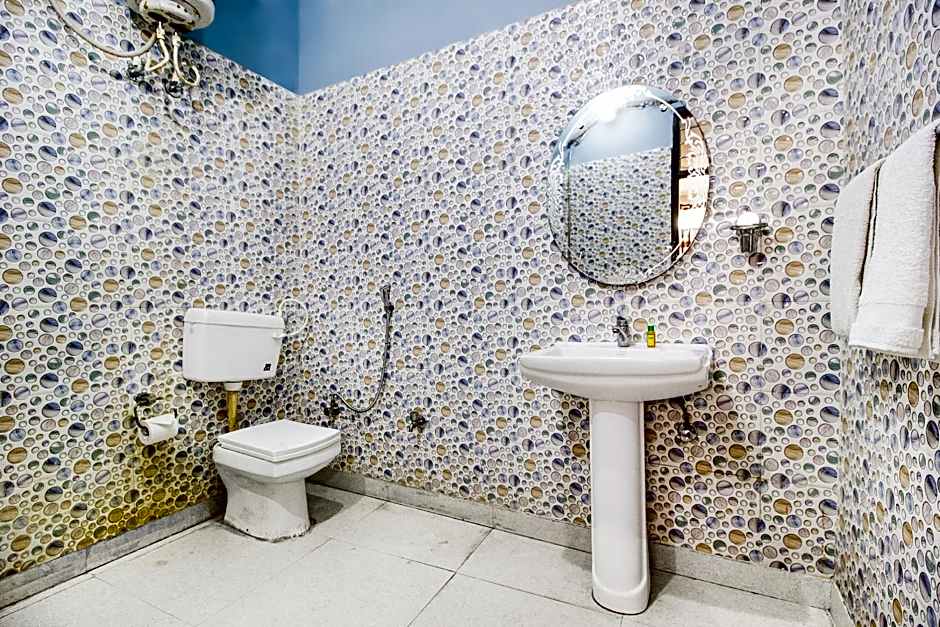 FabHotel Savi Inn - Nr. Mantri Square Mall