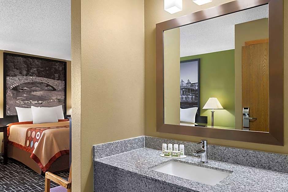 Super 8 by Wyndham Dyersville