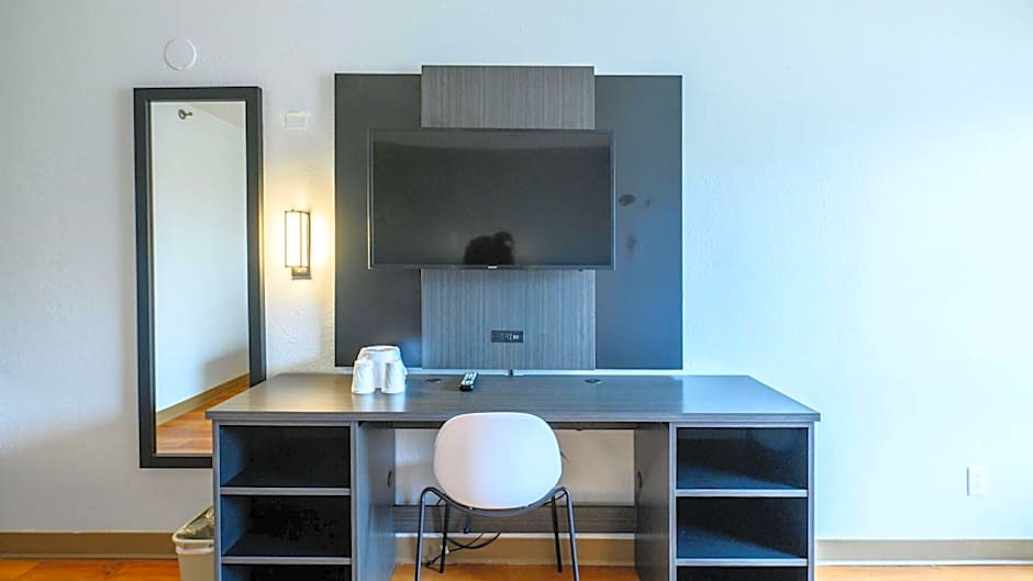 Motel 6-Branford, CT - New Haven