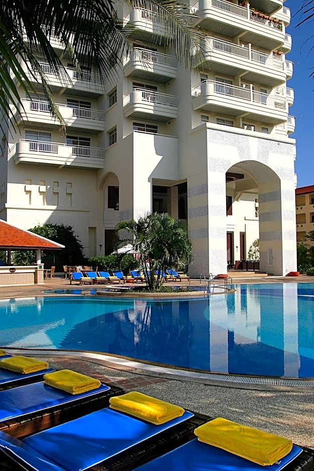 Waterfront Suites Phuket By Centara