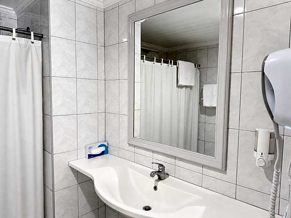 Sunbay Hotel- Daily Breakfast & Beach Access Included