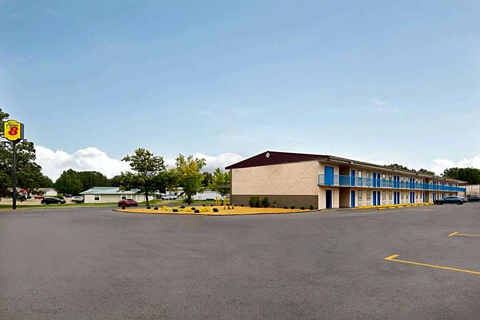 Super 8 by Wyndham Paducah I-24 Exit 4