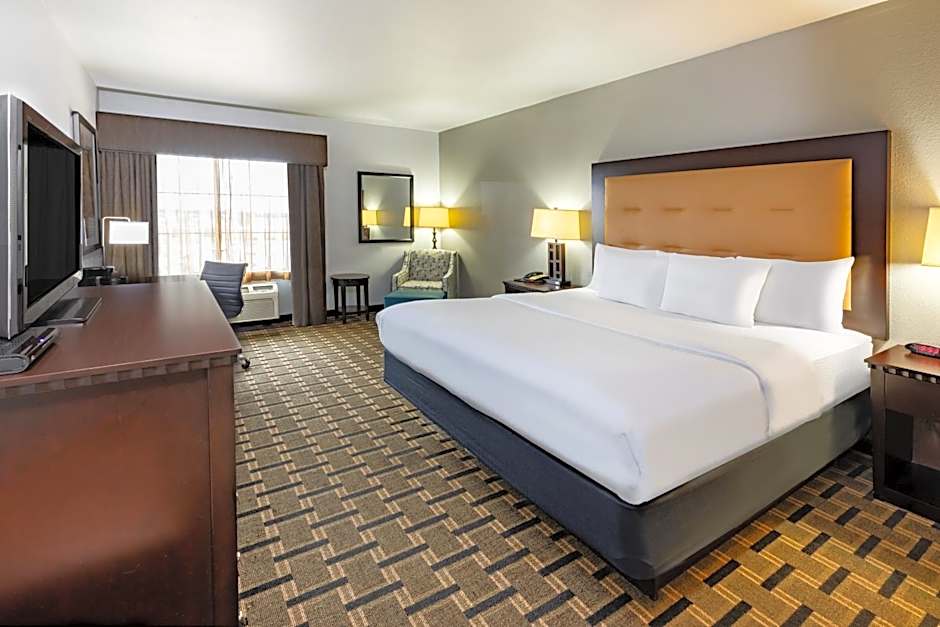 La Quinta Inn & Suites by Wyndham Mt. Pleasant