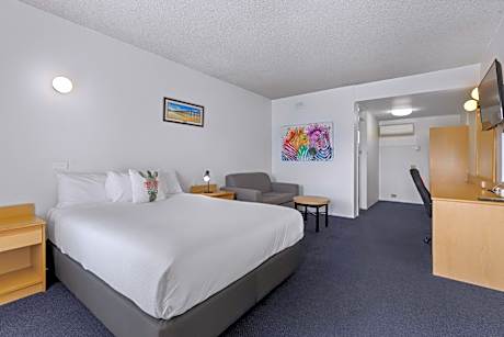 Deluxe Queen Room - Not Pet Friendly