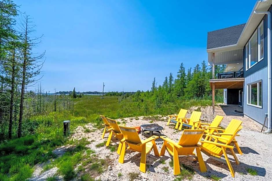 Huronia Luxury Lakefront Views & Game Room!