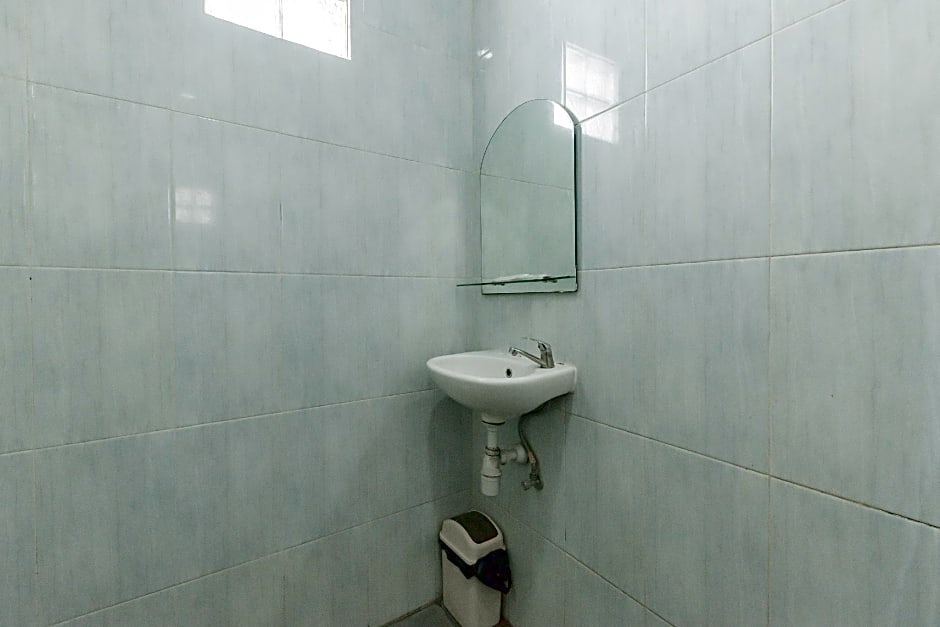 RedDoorz near Pasar Baru Bandung