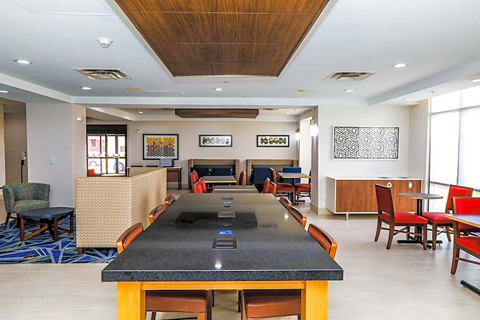 Holiday Inn Express Hillsboro I-35 By IHG